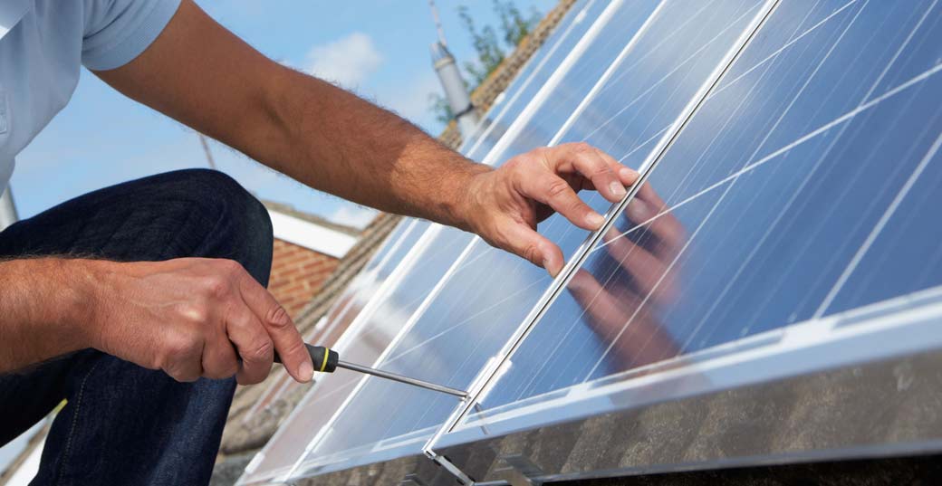 Instalaciones de placas solares con conexión a red fotovoltaica